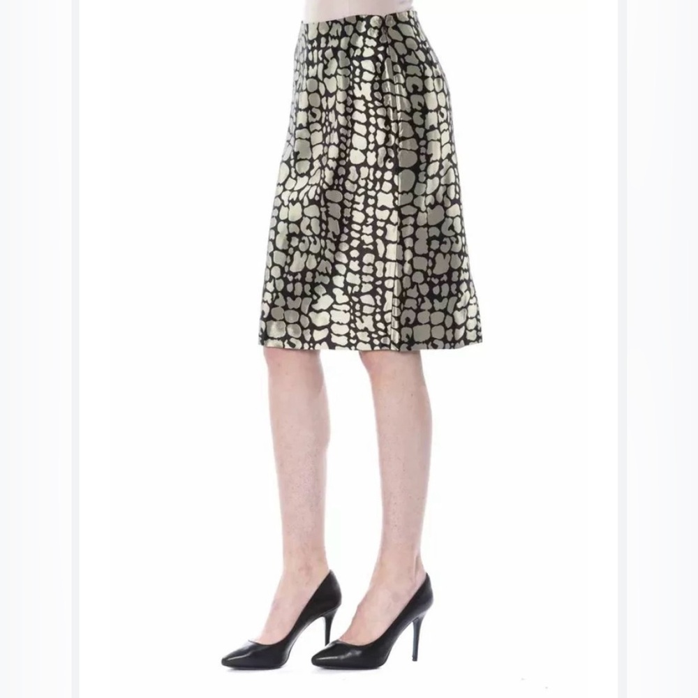 Joans, New York size 6 pleaded skirt 100% silk black and cream print side button
